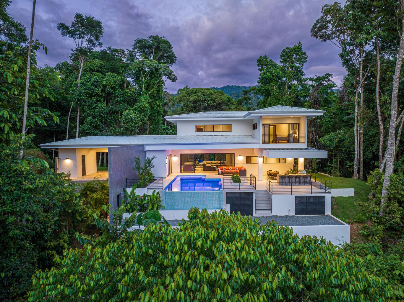 Outstanding Uvita Gem, Hidden in the Canopy with Ocean and Mountain Views