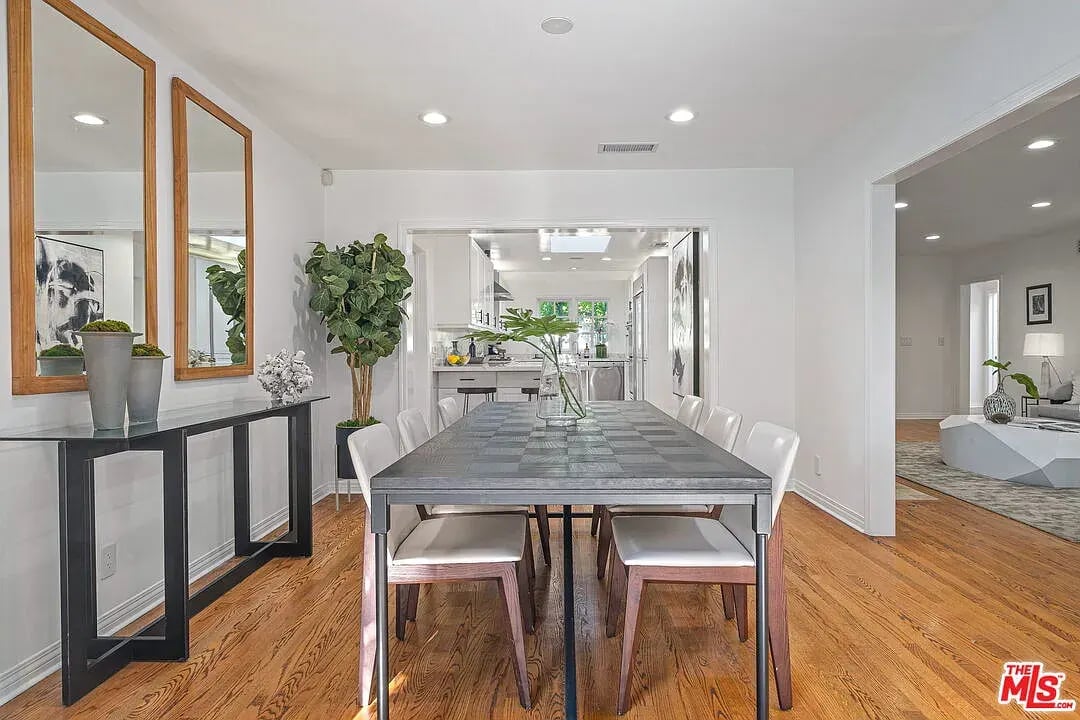 327 N Bundy Dr