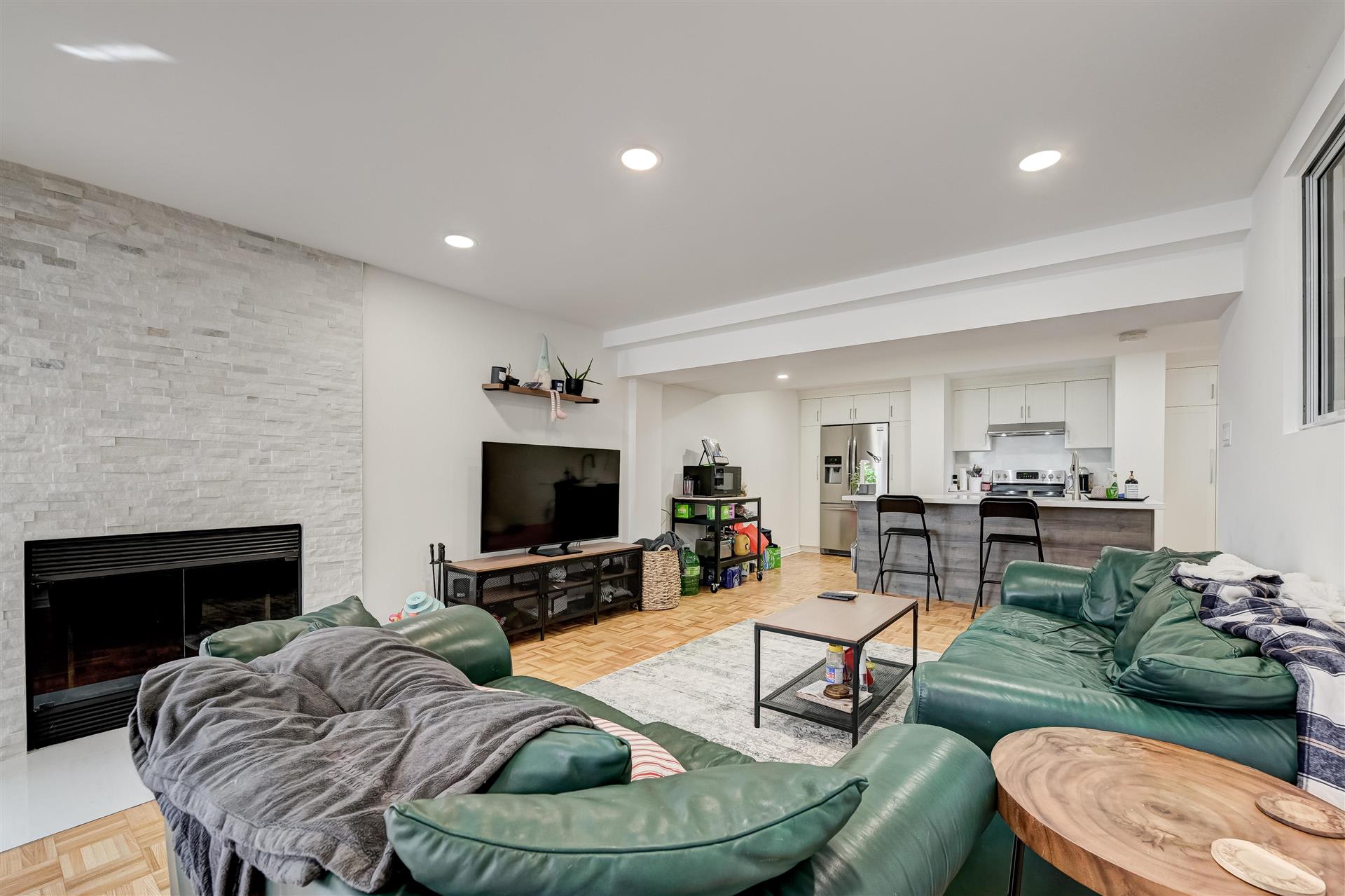 26 Bethune Blvd