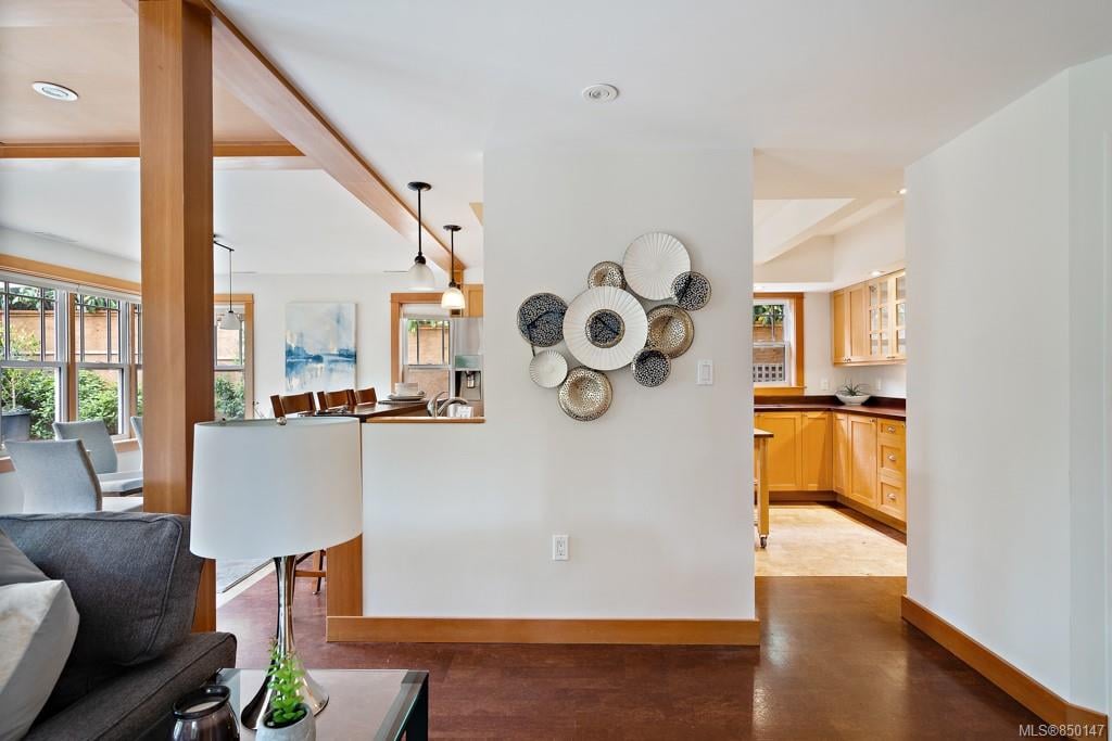 1129 May St