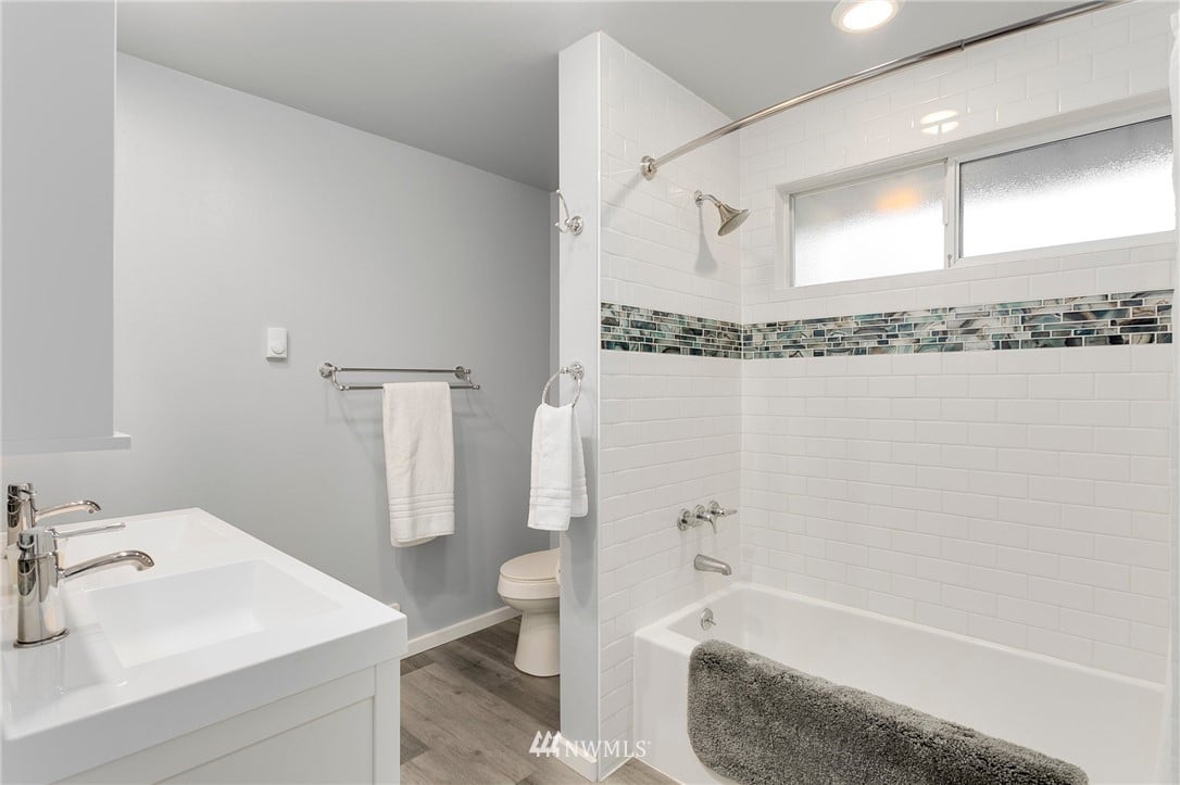 214 77th Pl