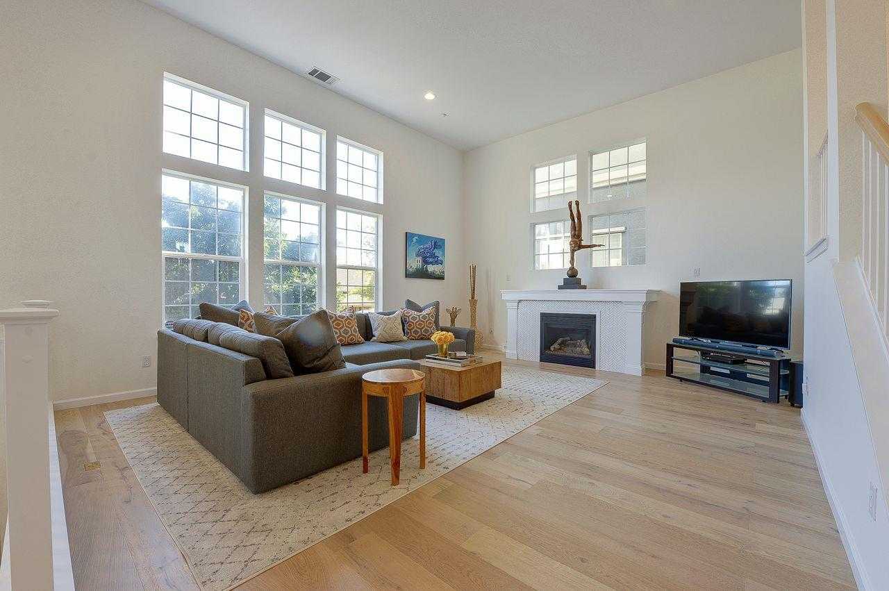 134 Maple LN