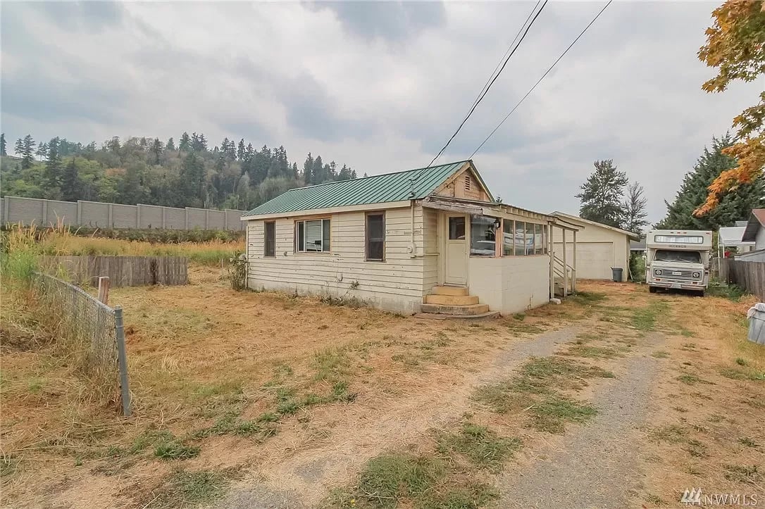 37 5th Ave S