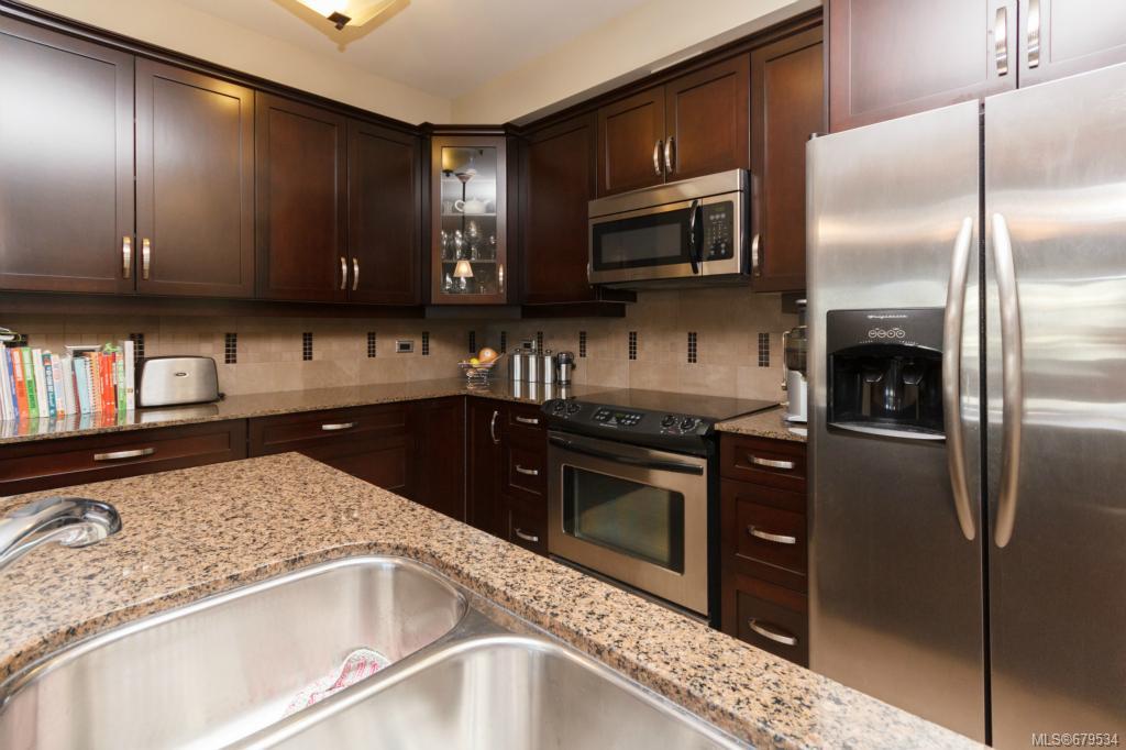 204-3220 Jacklin Rd