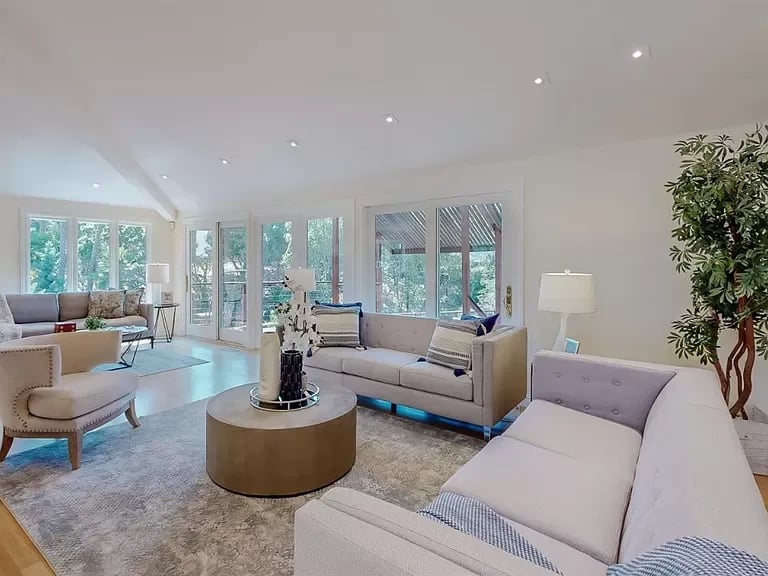 131 Kinross Dr