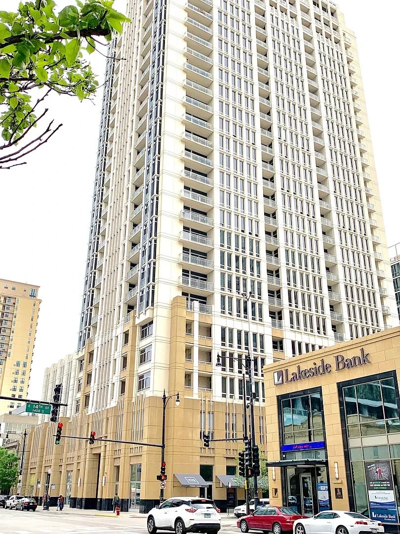 1400 S Michigan Ave #1803