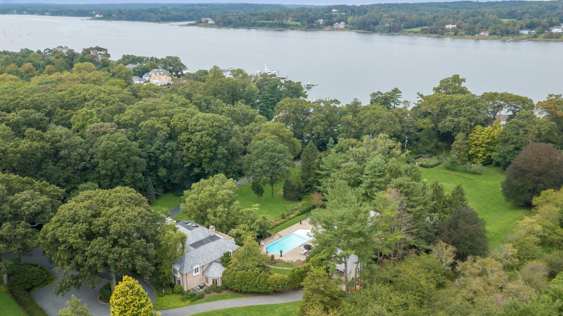 84 West River Road