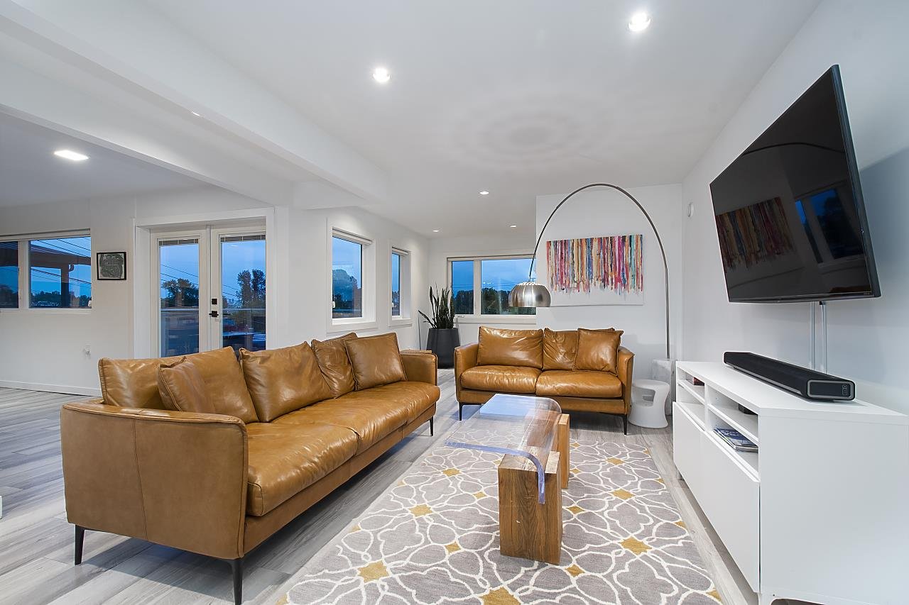 1140 W 17 St