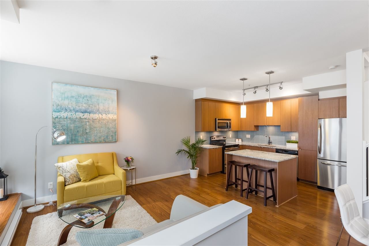 208-735 W 15th St