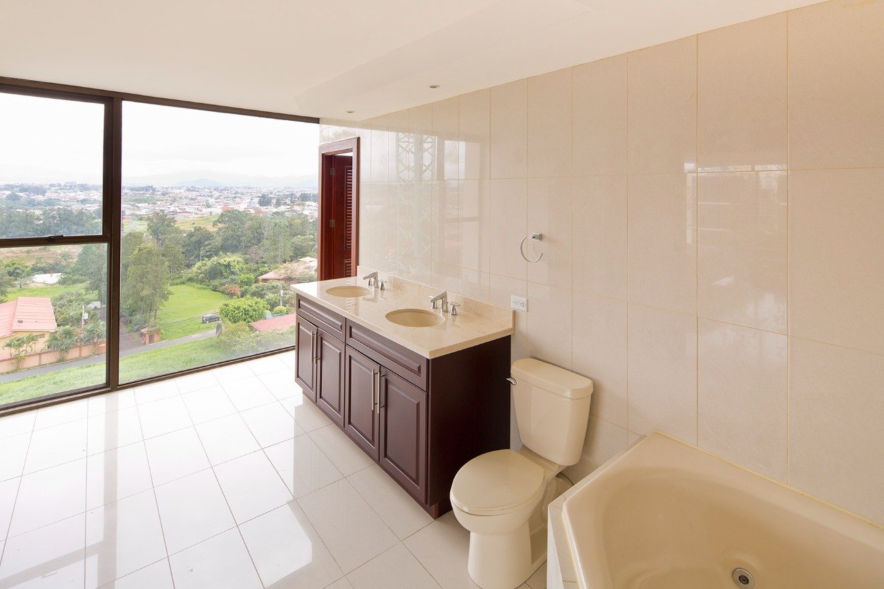 Spacious Mountain View Condo, Escazu, San Jose