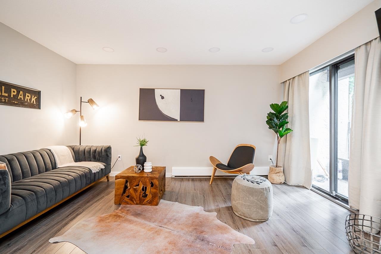122-1040 King Albert Ave