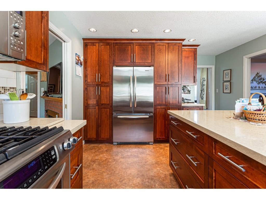 8168 154 St