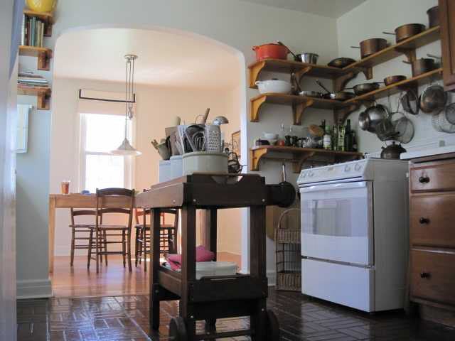 16 Colonial Ave