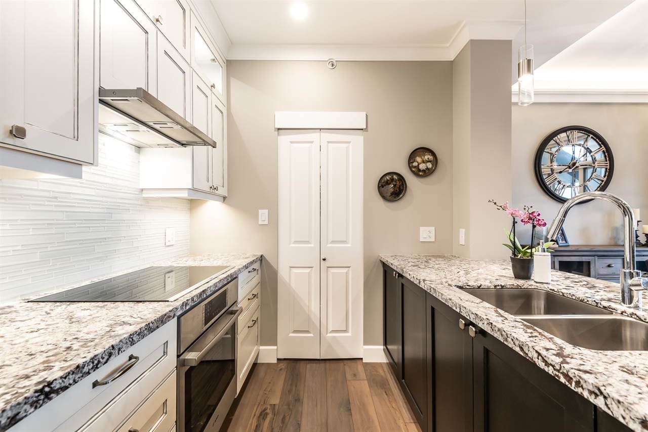 604-1211 Village Green Wy
