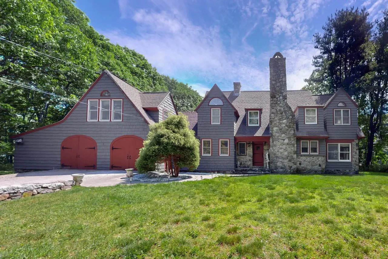 New Listing! 8 Shore Farm Lane, Kennebunkport, ME 04046 – $1,900,000