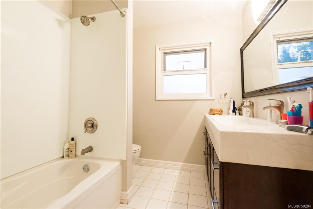 3910 Ansell Rd, Saanich