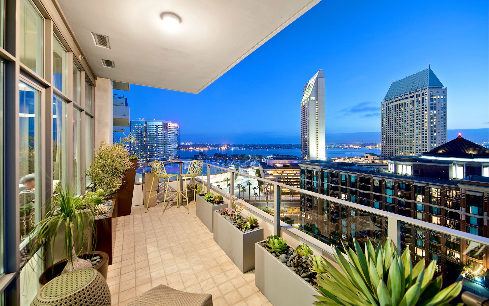 550 Front, #1405