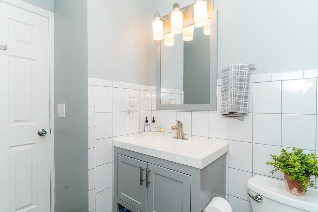 1648 W Waveland Ave #1E