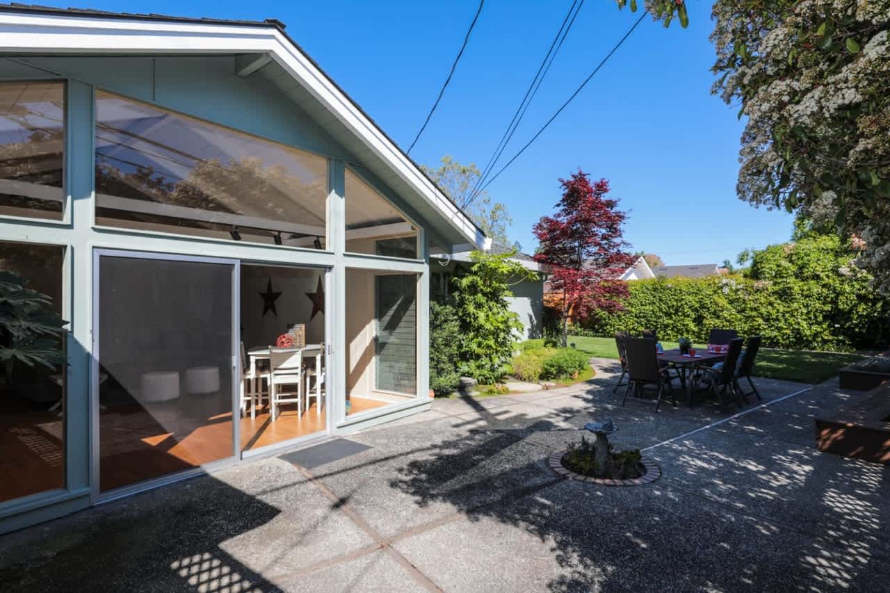 1211 Avalon Dr