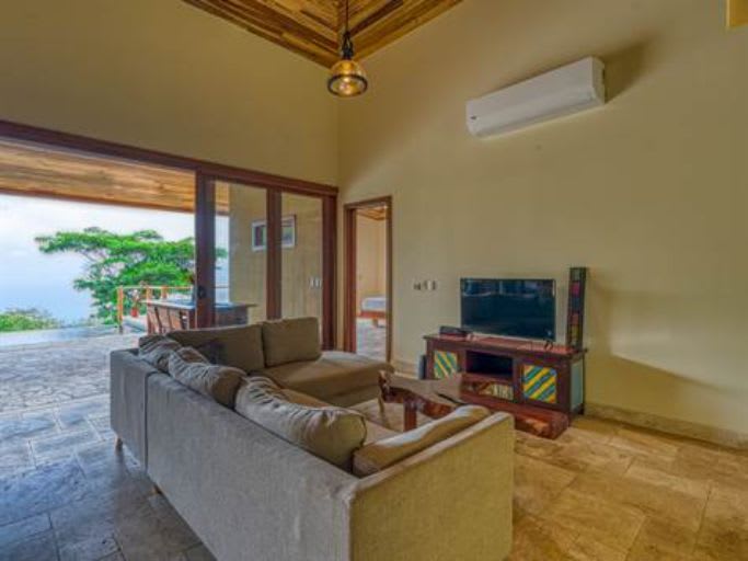 New 4 Bedroom Ocean View in Escalares