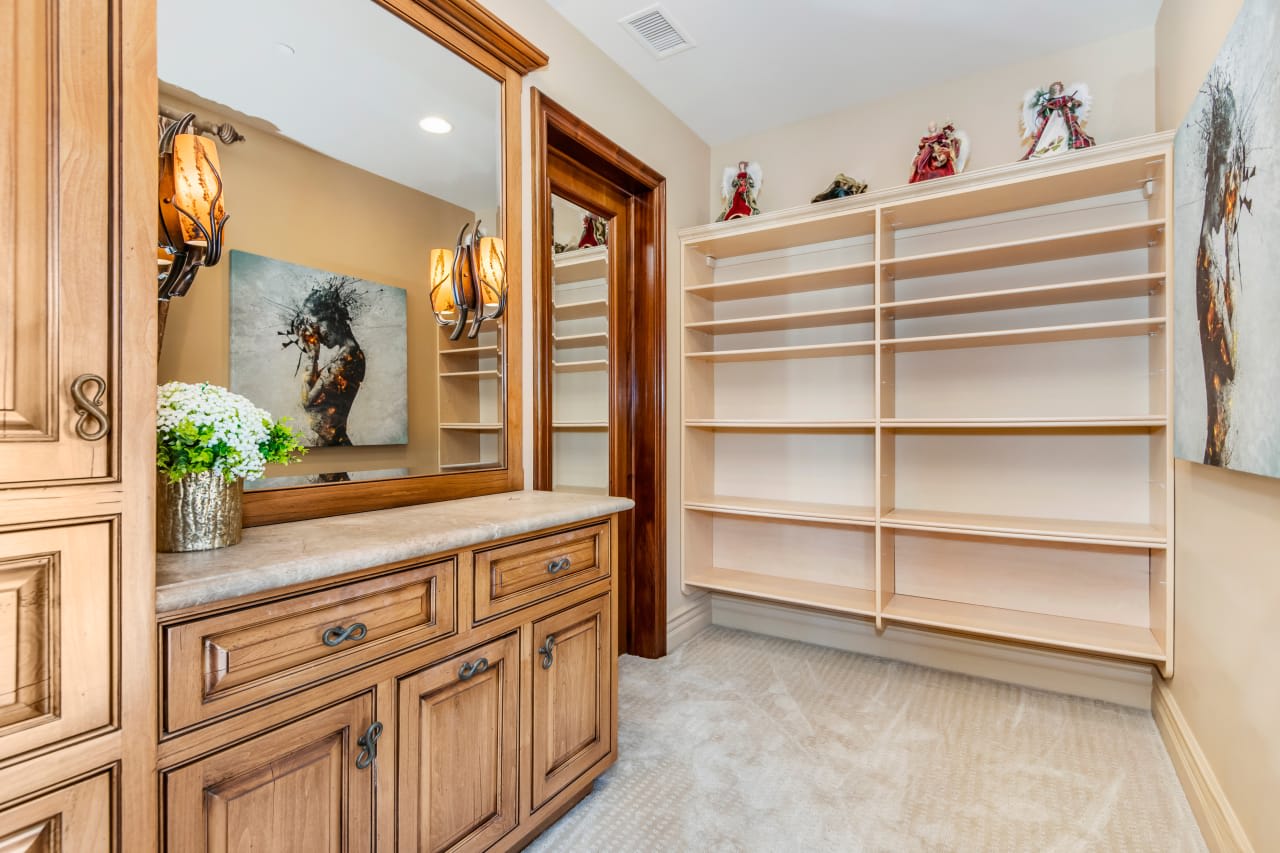1233 Woodland Grove Ct, Calabasas Real Estate