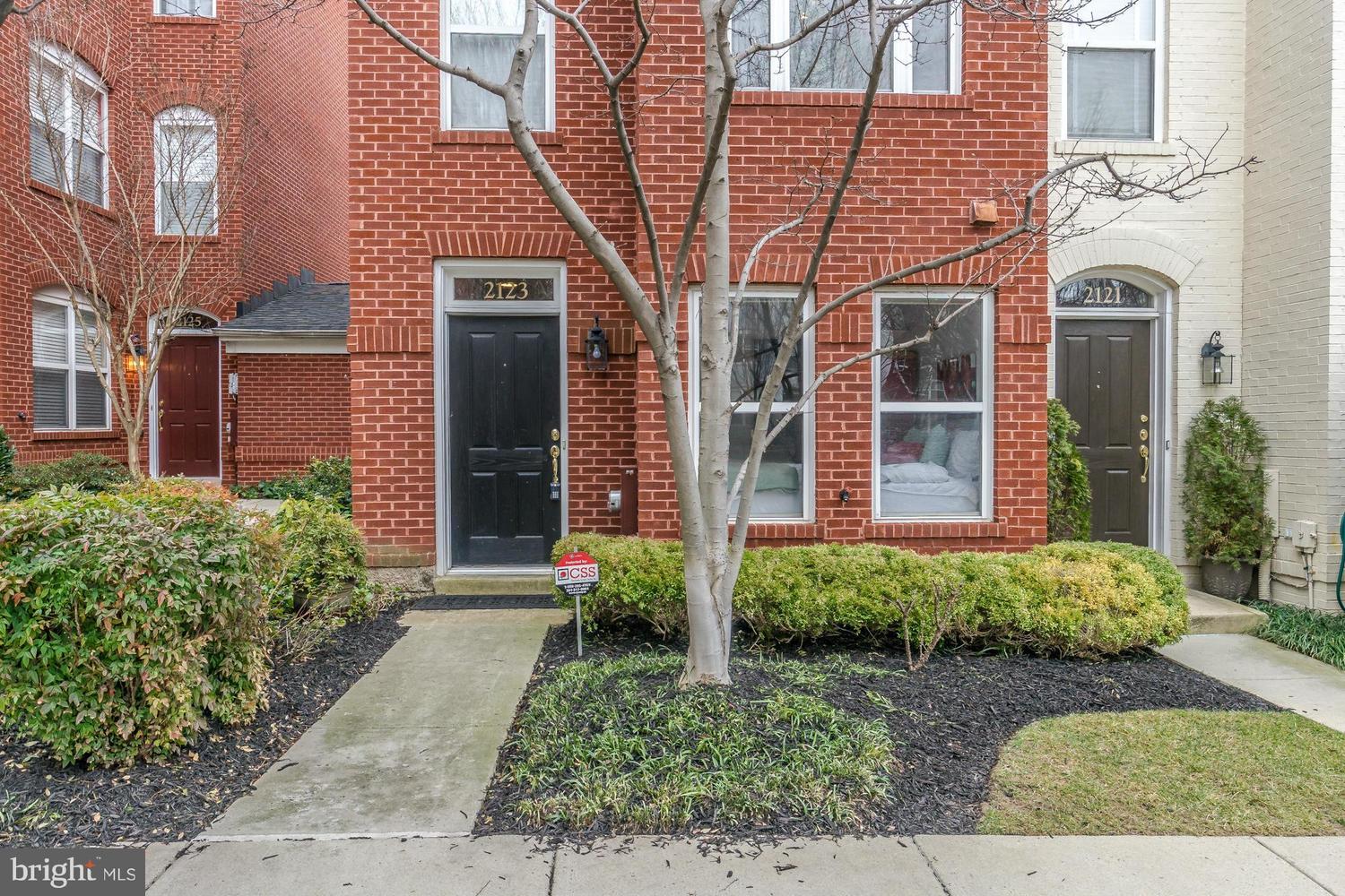 2123 12th Place NW