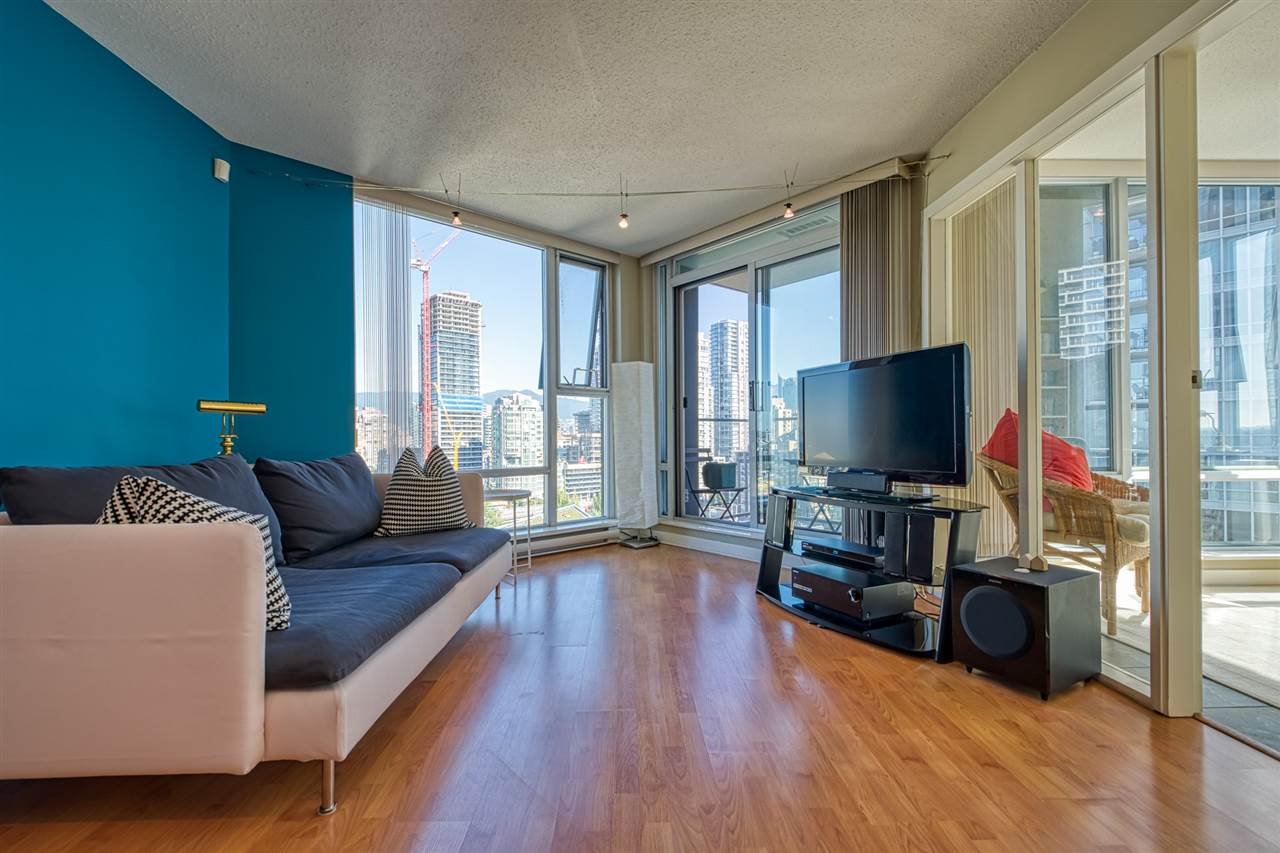 2207-583 Beach Cres