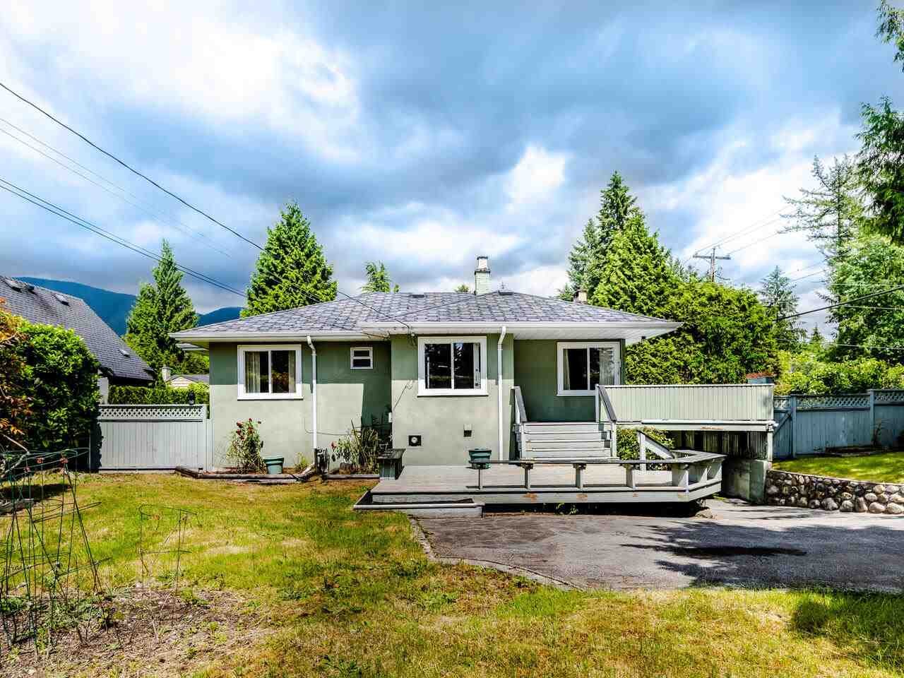 2801 Woodbine Dr