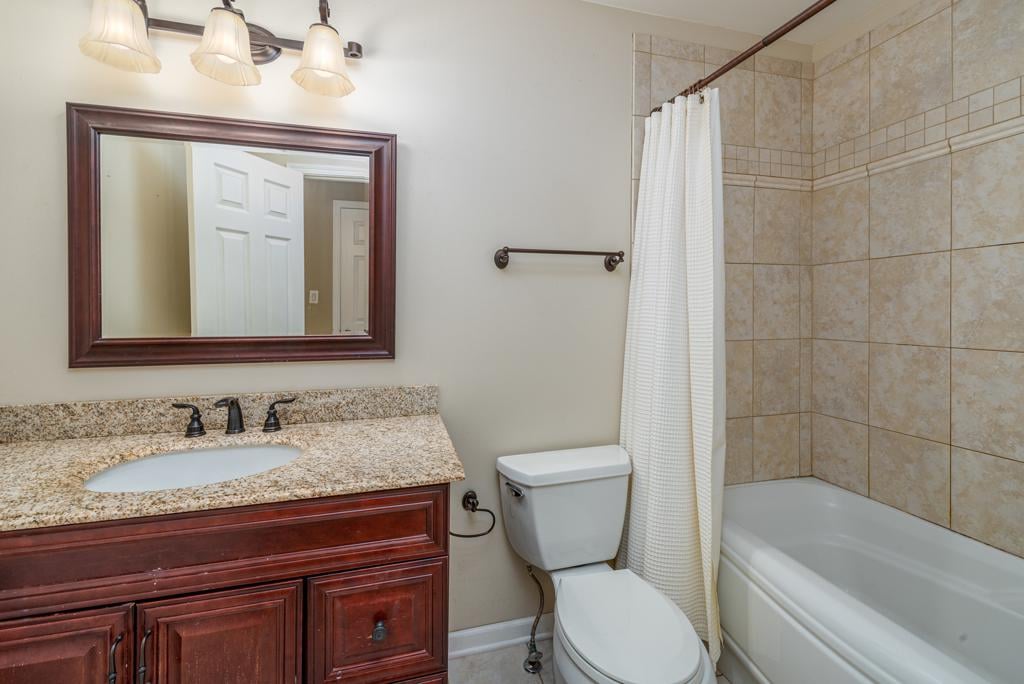 2632 College Hill Cir