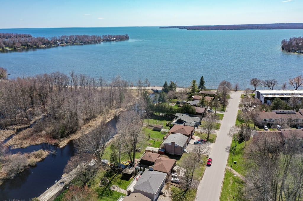 15 Lankin Blvd