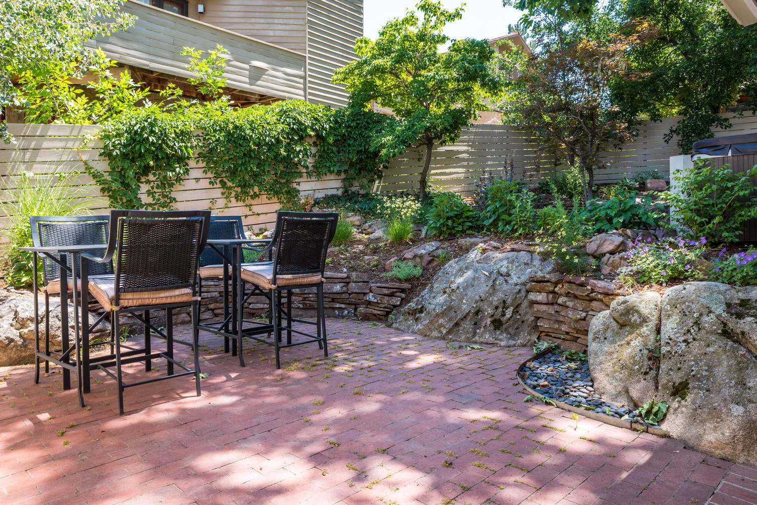 1010 Rosehill Dr
