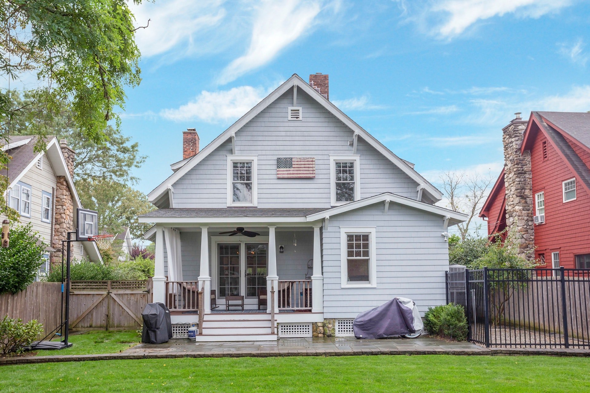 17 Edgewater Dr