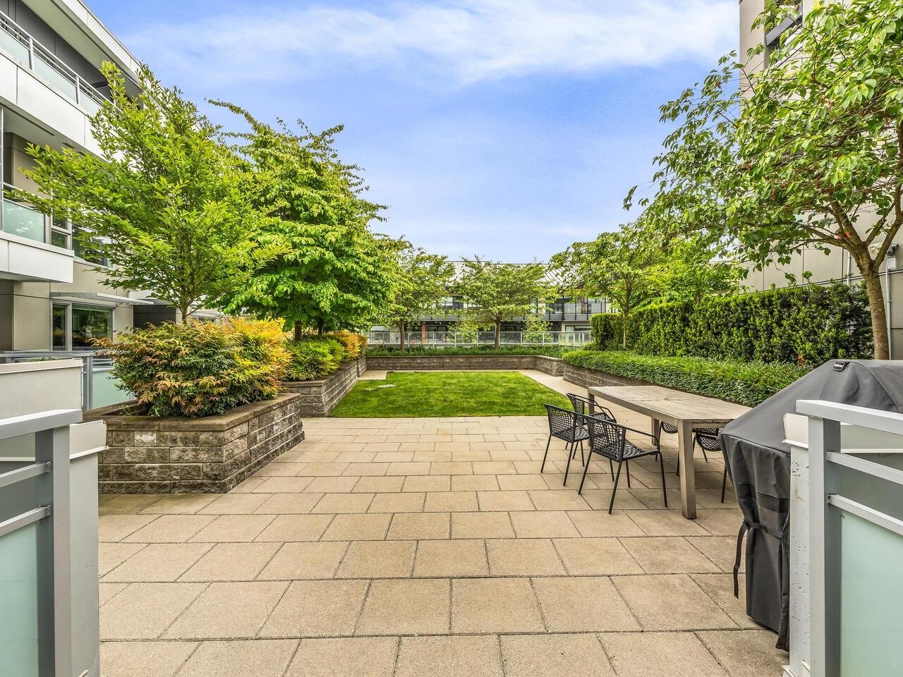 410-1061 Marine Dr