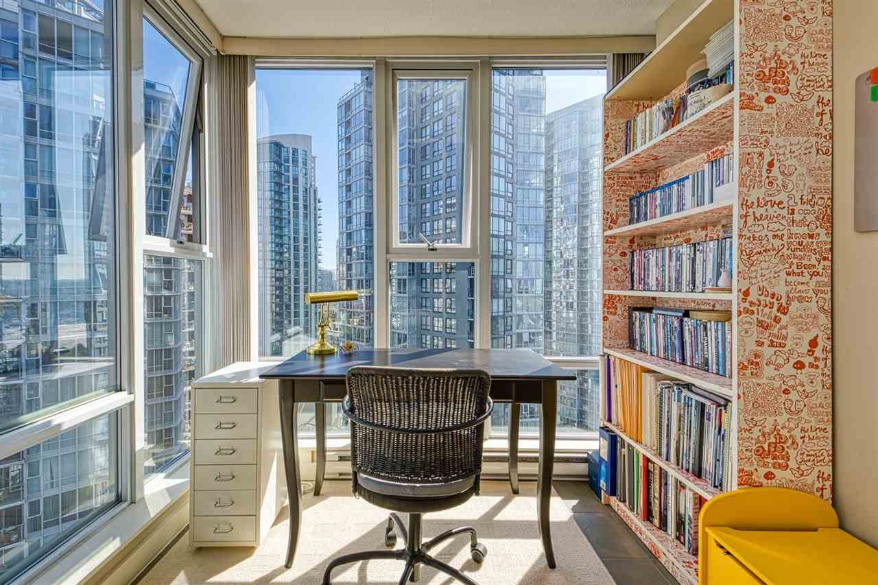 2207-583 Beach Cres