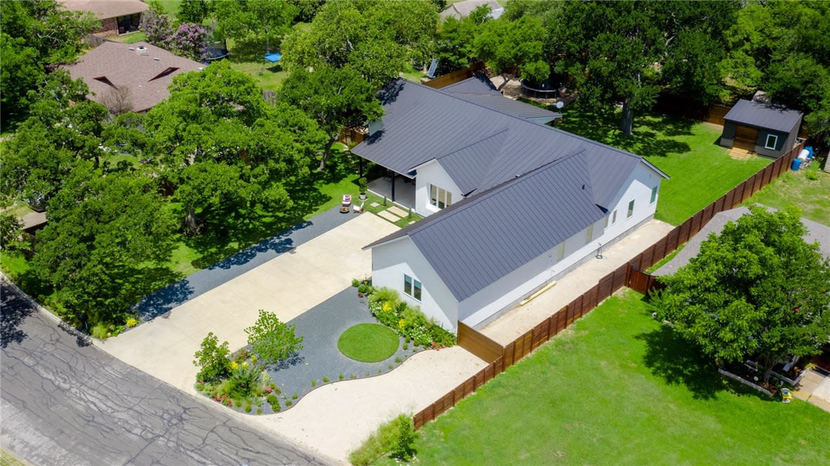1407 PECAN ST
