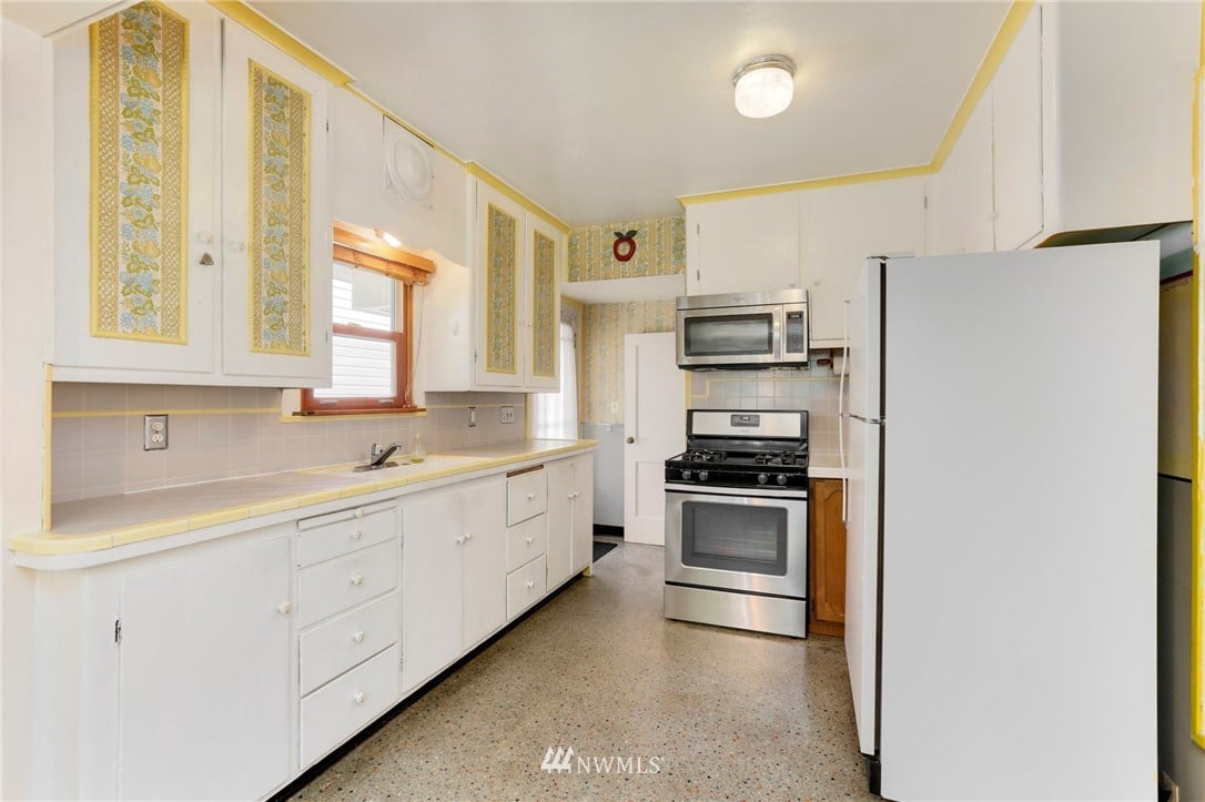 2409 Baker Ave