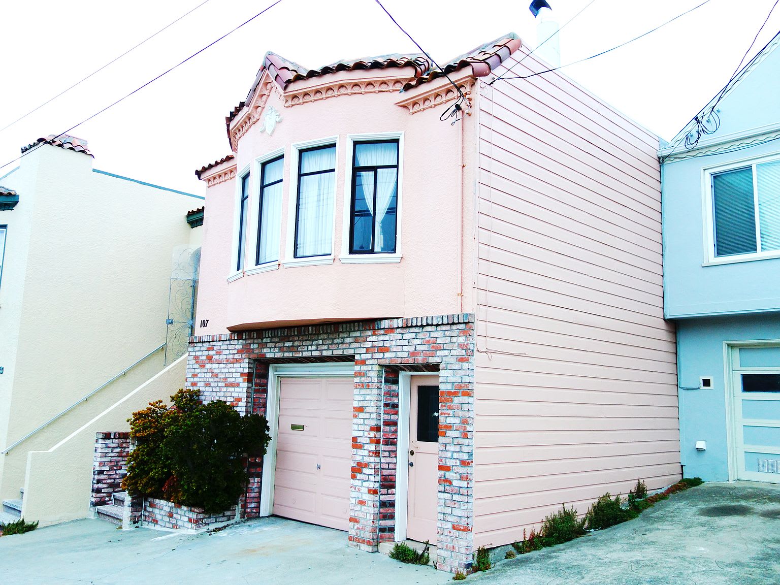 107 Guttenberg St