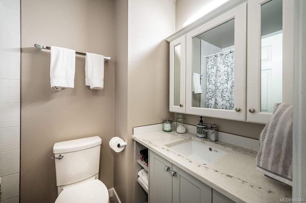 7-4540 W Saanich Rd
