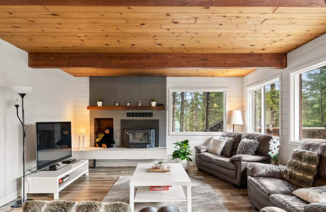 8636 Lakewood Ct