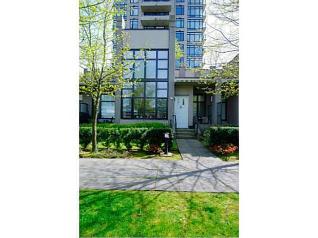 TH4-2355 Madison Ave