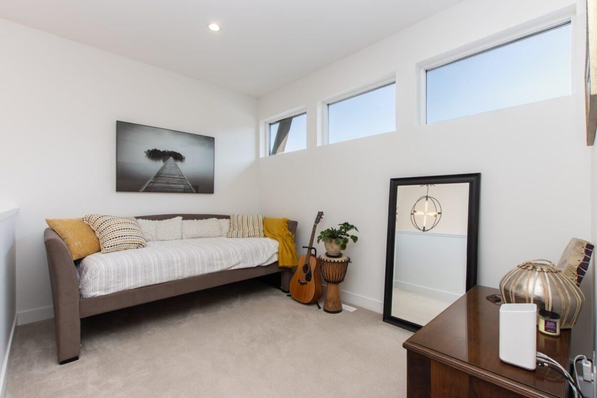 39253 Falcon Cres