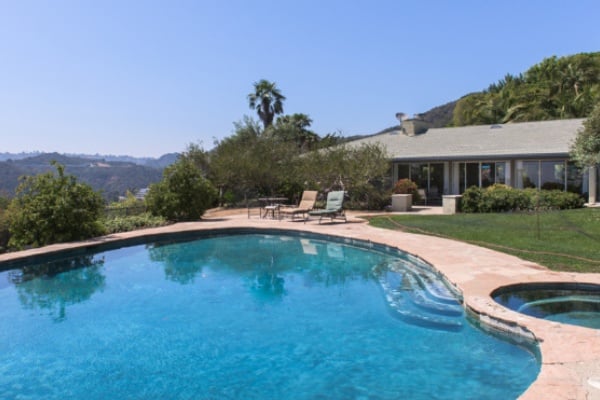 ELIZABETH TAYLOR’S BEVERLY HILLS HOME HITS THE MARKET FOR $15.9 MILLION