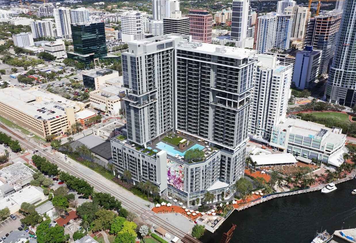 301 SW 1st Ave, Apt 1414 