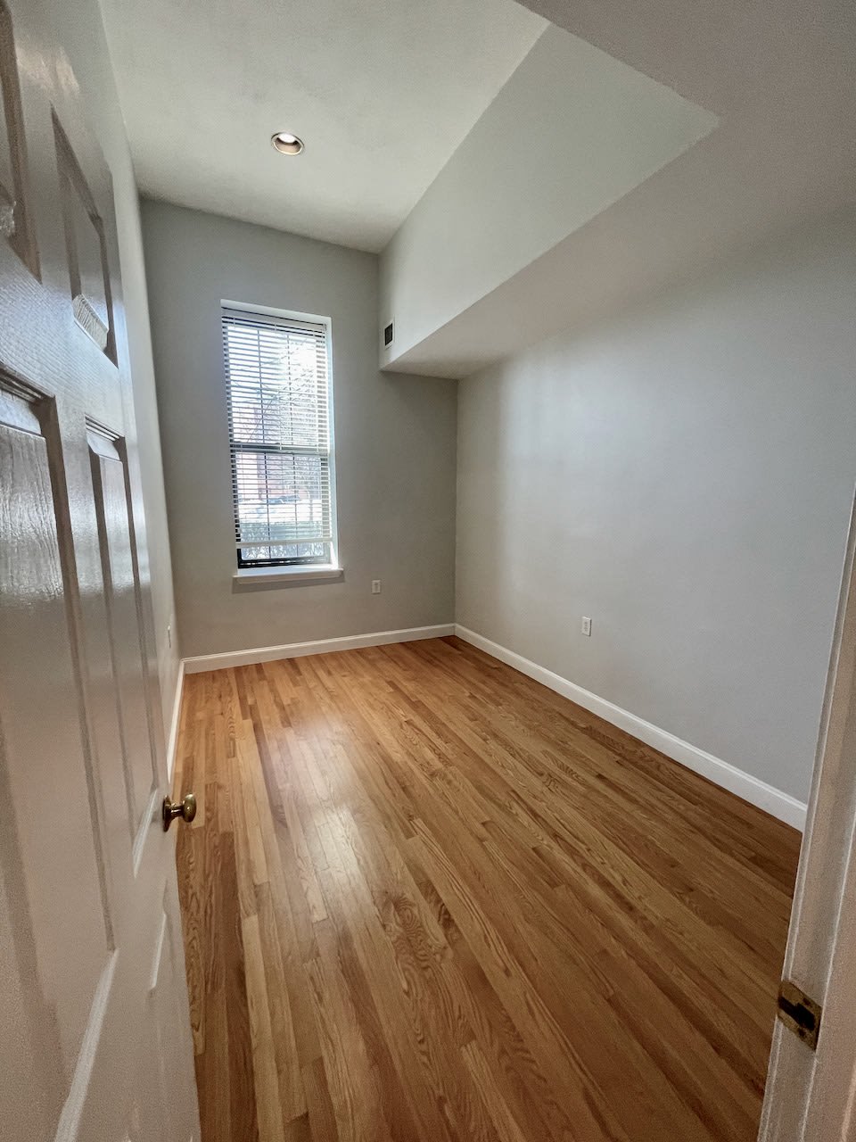 John Eliot Square - 2 Bed 1 Bath - w/ laundry, Pet Friendly, Parking and Common Roof Deck! 