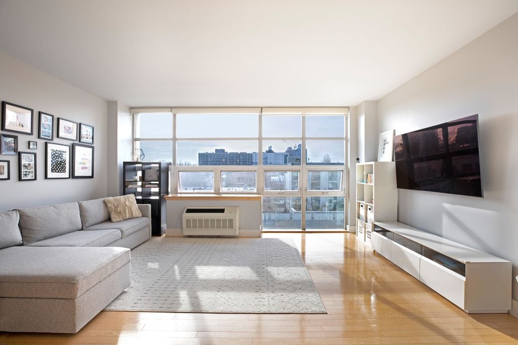5-09 48th Ave. #5B+