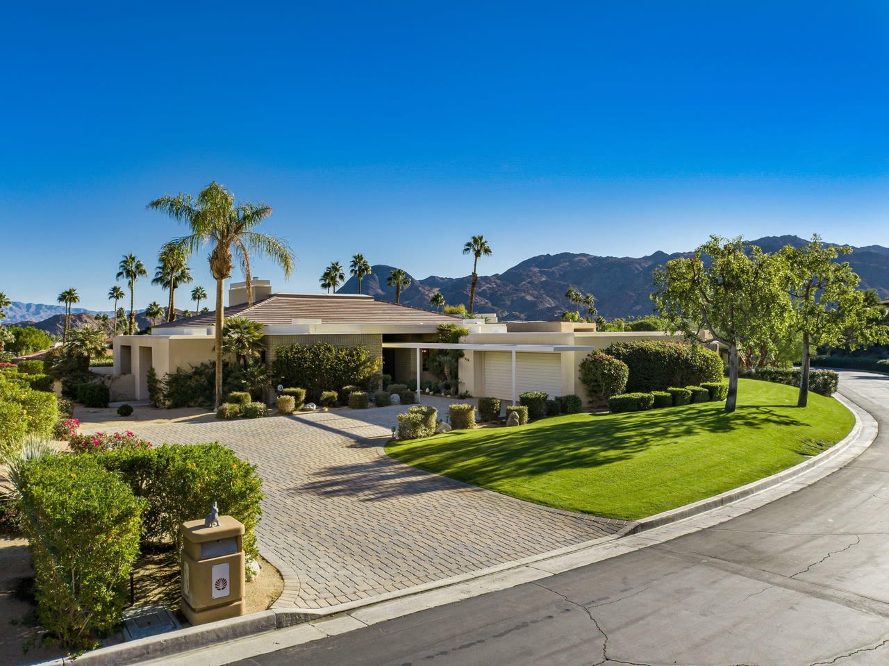 73460 Mountain Vista Dr