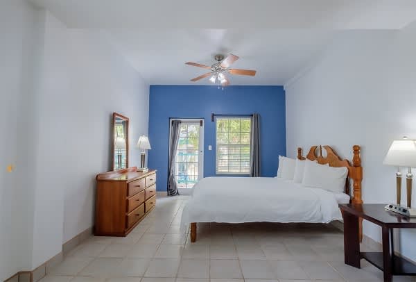 Tropical Escape – a spacious 2 bed 2 bath Condo, minutes from the Beach in San Pedro Ambergris Caye, Belize 