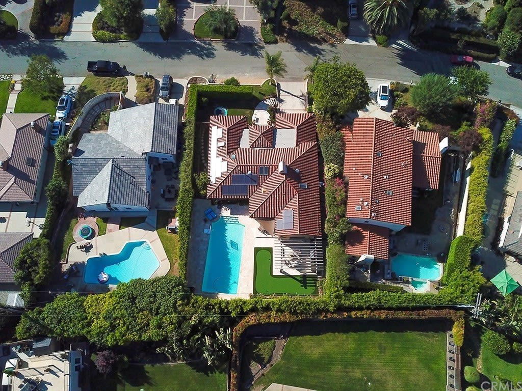 2216 Via Guadalana