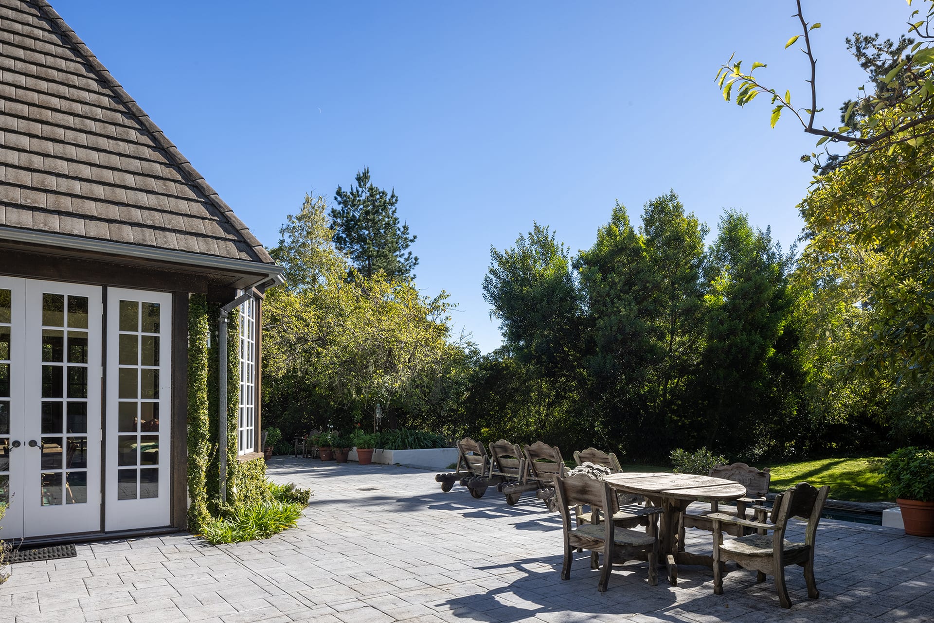 Pebble Beach Manor - 3323 Stevenson Drive