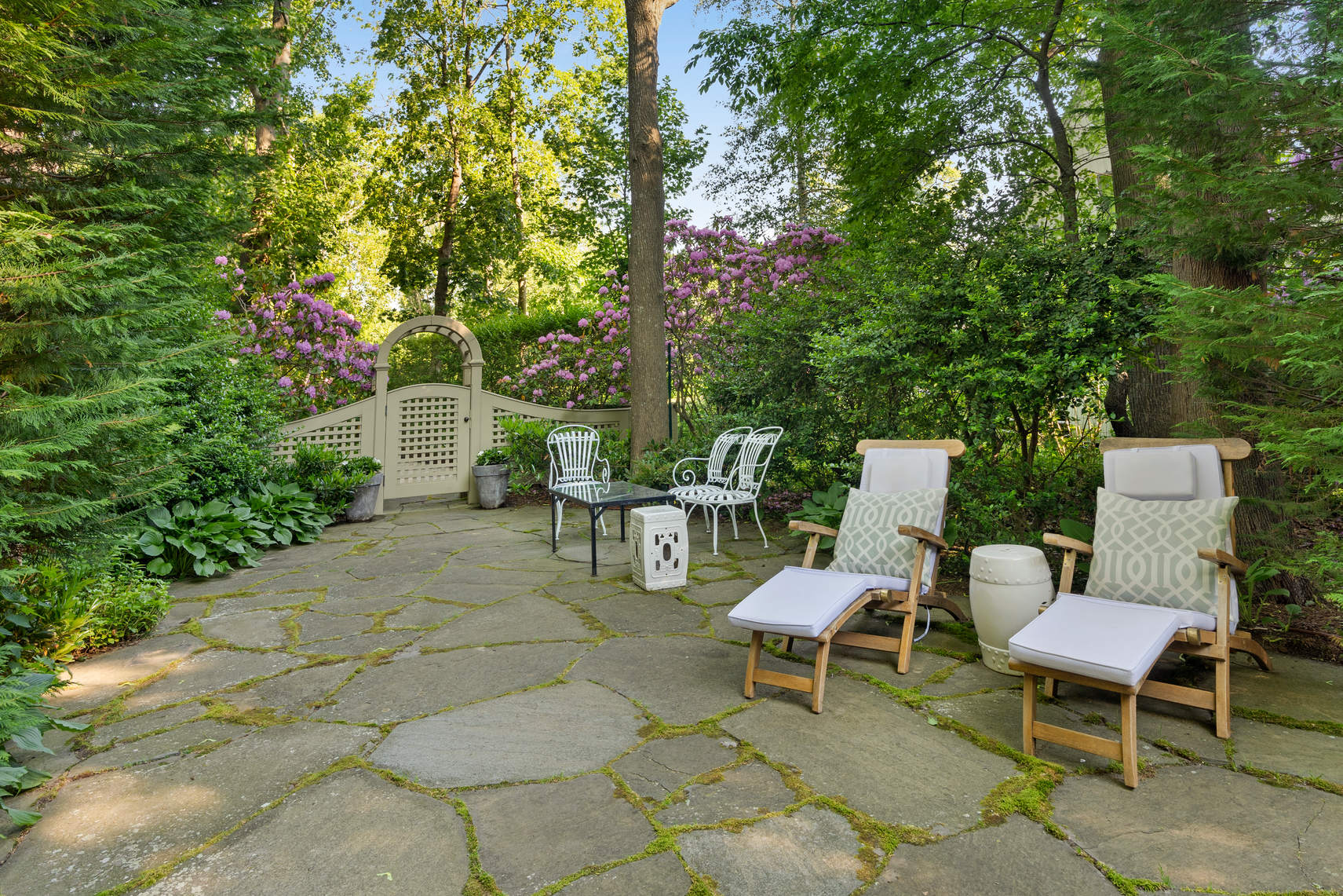 Picture Perfect Sag Harbor Village Cottage with Serene Water Views